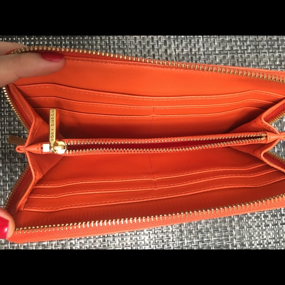 Tory Burch Robinson Zip Leather Continental Wallet - Picture 3 of 5